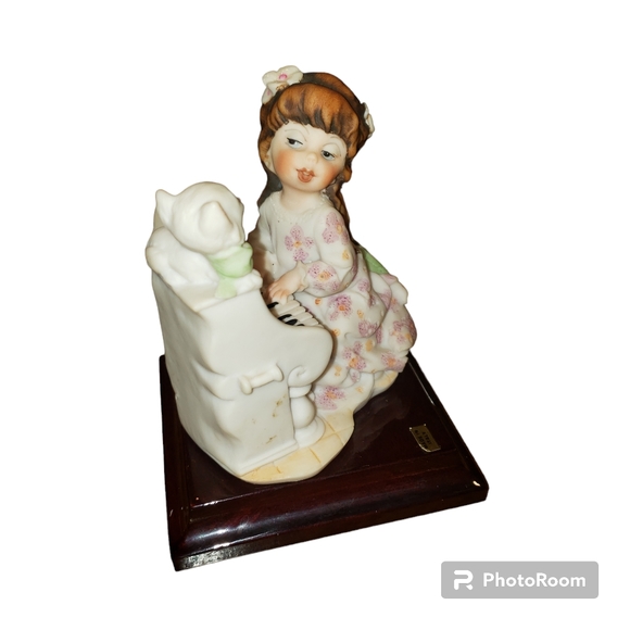 G. Armani Sculpture Girl Playing Piano - Picture 6 of 12